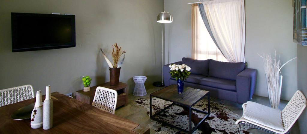 The Village Courtyard Suites & Executive Apartment วินด์ฮุก ภายนอก รูปภาพ
