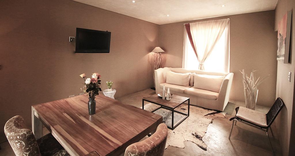 The Village Courtyard Suites & Executive Apartment วินด์ฮุก ภายนอก รูปภาพ