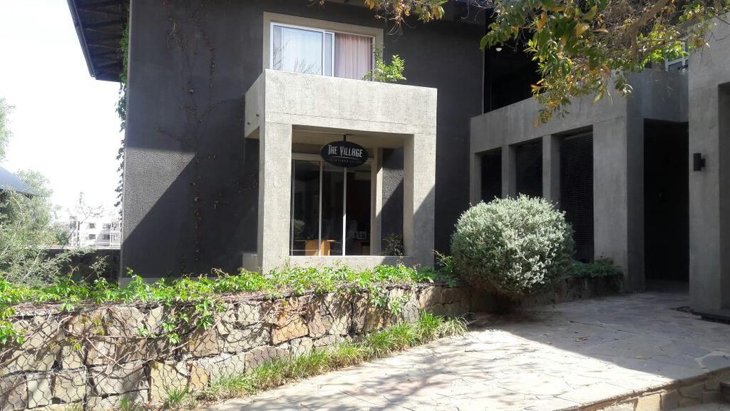The Village Courtyard Suites & Executive Apartment วินด์ฮุก ภายนอก รูปภาพ
