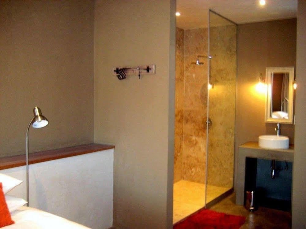 The Village Courtyard Suites & Executive Apartment วินด์ฮุก ภายนอก รูปภาพ
